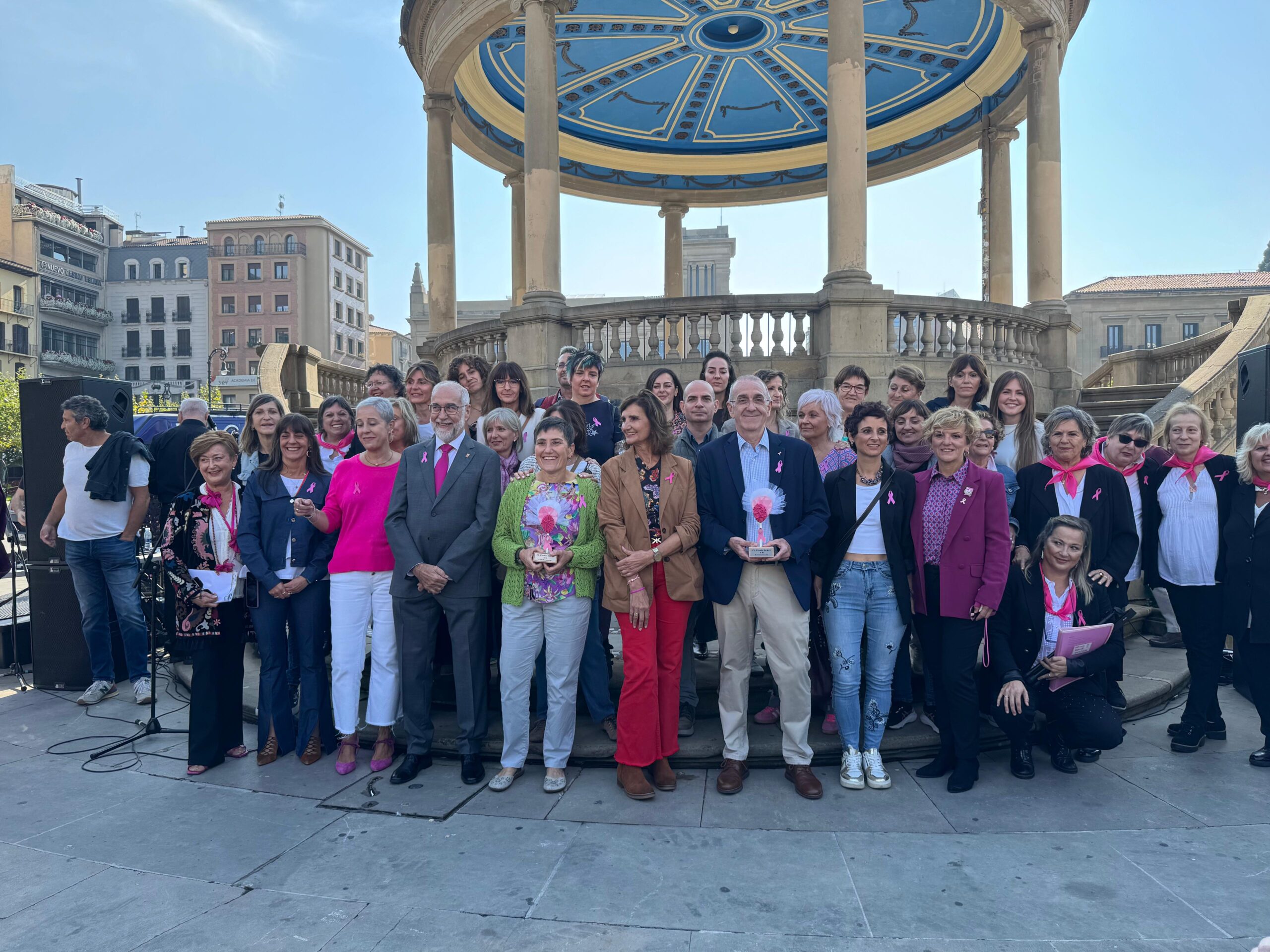 El Servicio De Cirugía Mamaria Del Hospital Universitario De Navarra Recibe El IX Premio SARAY A La Colaboración